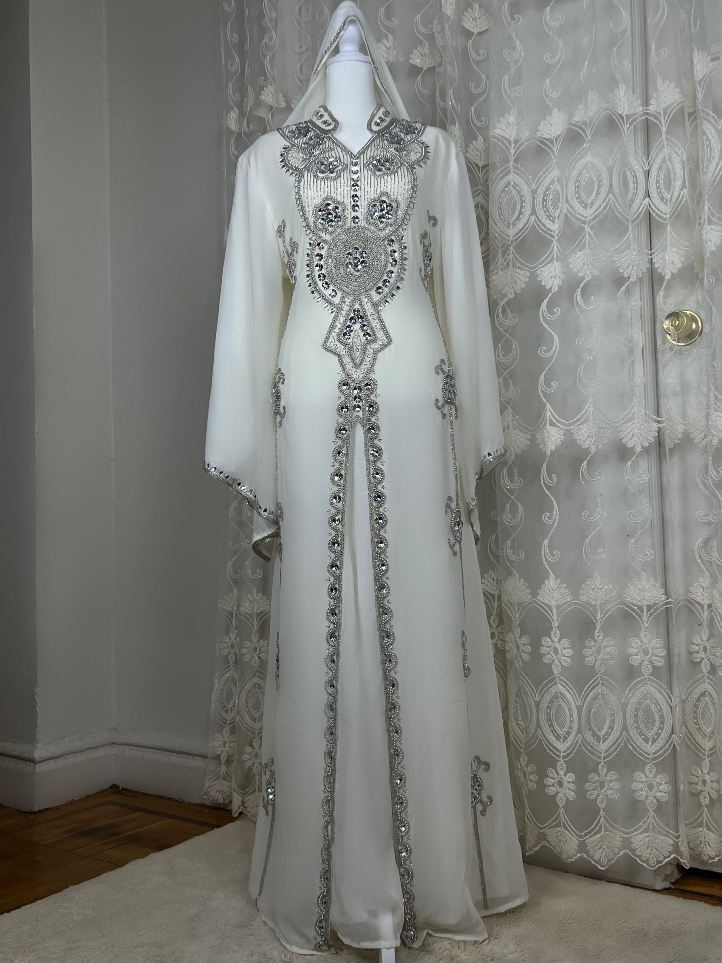 Embroidered kaftan- White